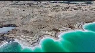 בולענים בחוף עין גדי