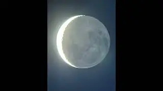 Fin croissant de #lune sur fond &eacute;toil&eacute; #space #astronomie #moon