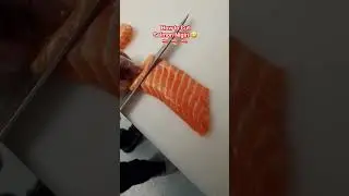 How to Cut Salmon Nigiri 😋 🤔