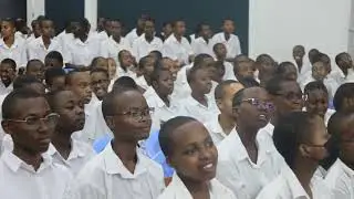 Indirimbo SEKOMA ya Chris Easy mu gitaramo cya Lyc&eacute;e Notre Dame de Citeaux