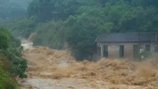 China under sea, street become river! Major flooding strikes Hainan