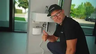 Mini-Durchlauferhitzer MCX jetzt mit neuem Wandhalter und Display, f&uuml;r warmes Wasser am Waschbecken