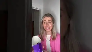 Учителя раздают шоколад перед Рождеством