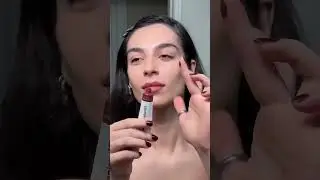 @Glossier  is that girl ✌️🙅🏻&zwj;♀️