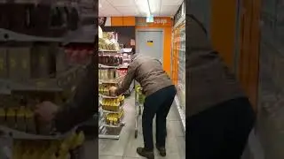 Jaap Lambinon wint minuut gratis winkelen bij Coop Alblasserdam
