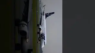 My First LOT Polish Airlines Capture 🇵🇱 Embraer E175 Foggy AMS Arrival