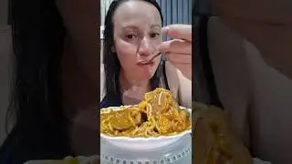 A janta vai ser uma sopinha de osso com caldo bem grosso