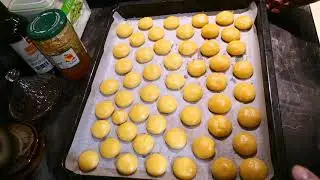Boules de neige : petits gâteaux fondants à la confiture et noix de coco