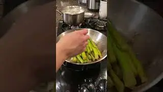 Los mejores Esp&aacute;rragos en menos de 5 minutos 🤤 #recipe #food #cooking #esparragos #youtubeshorts