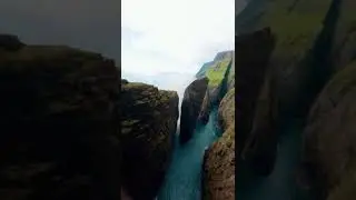EDGE OF THE WORLD 🌍 Amazing pleasant nature #edgedswordhd #nature #edgeoftheworld #mountains #5ocean