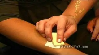 Gold Tattoos All the Rage in Dubai