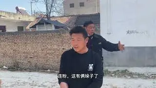 建华家小院准备动工，约师傅来家里量尺寸，算算需要多少材料，一起看看建华这三分之一的院子到底多大。#用抖音记录农村真实生活