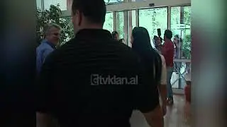 Nano rikthehet n&euml; Shqip&euml;ri, takohet me ish Ministrin e Mbrojtjes Majko-(20 Shtator 2005)