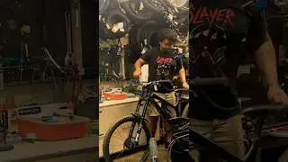 Dh bike #service #bikeshop #mechanic #vlog