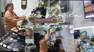 Ordenando mi cocina muchos trastes para lavar 