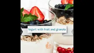 Йогурт с фруктами и гранолой.Yogurt with fruit and granola.