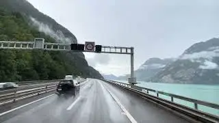 Vanaf de Gotthardtunnel rit door de bergen richting Luzern Basel Mannheim naar Gengenbach Dashcam