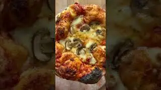 The simple mushroom pizza at home.