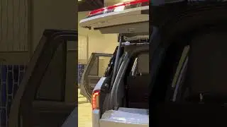 Split Tail Gate on the 2025 Lincoln Navigator #cars #automobile #cool