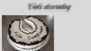 Decorating a cake 