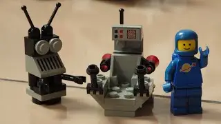 Lego Classic Space 6809 XT5 and Droid (1988)