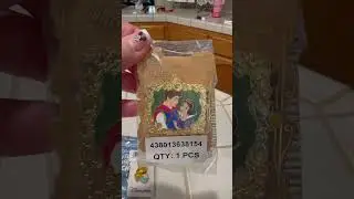 Look what we just got 😁 #disneypins #unboxing #disneystore #pinhaul