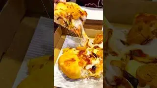 PIZZA HUT NEW ULTIMATE CHEESE CRUST PIZZA🤤😱|CHICKEN SAUSAGE ULTIMATE CHEESE😍FULL REVIEW👀#shorts