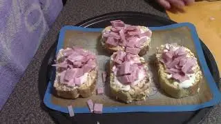 Ham & Cheese Texas Toast Pizza #texastoast #pizza #pizzalover #texastoastpizza #garlicbread