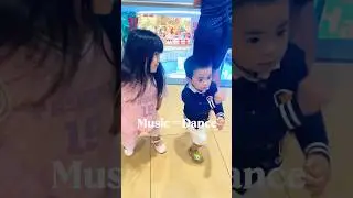 When the music hits, they just dance 🥰 #haibe #embe #nhay #dangyeu #giadinh #khoanhkhacdangyeu