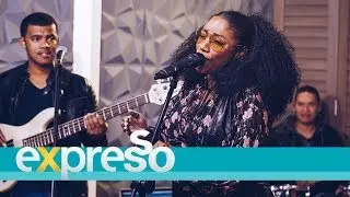 Karyn White performs 