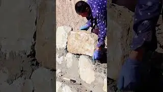 Rural road construction, stone slope construction, there are not many masters who can do this now...