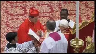 Benedicto XVI entrega anillo y birrete a los seis nuevos cardenales