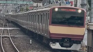 【4K高画質】【奇跡！１％の確率の組み合わせが実現✨】E531系0番台ｶﾂK451編成＋ｶﾂK423編成（両方共赤電ラッピング）が北千住駅1番線に到着停車〜発車！（3181M）2025.10.13
