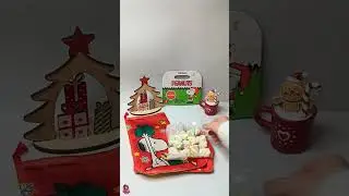 I OPEN SNOOPY STOCKING!