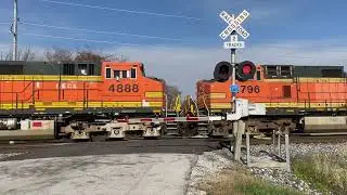 CSX 5278 Leads Manifest w/ GECX Meets CSX 589 West | Township Rd. 59 Grade Crossing, Fostoria, OH