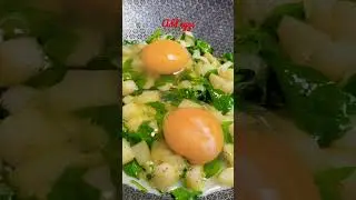 If you have potatoes, spinach and eggs at home, make this quick and delicious breakfast