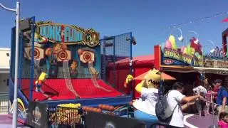 Homer plays basketball in Springfield - Universal Studios Hollywood