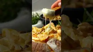 Ofen-Camembert im Brot 🧀🔥 #EinfachTasty #OfenCamembert #CamembertImBrot #K&auml;seliebe #SnackIdee