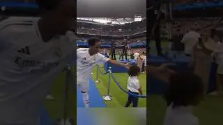 🇧🇷 Endrick took the chance to play with his little brother 🤣 in his presentation with Real Madrid ⚪️