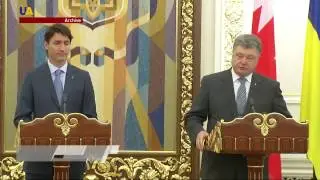 Poroshenko Signs Ukraine-Canada Free Trade Deal