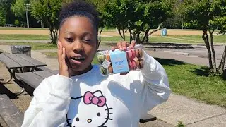 Aleah and Mystery try macarons at the Park!!!