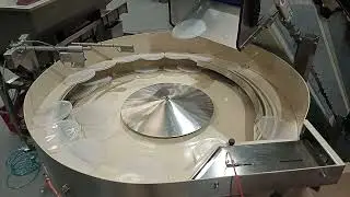 AUTOMATED LID SORTING AND ORIENTATION
