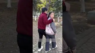 Отважный мужчина спас девочку от похитителя #на_английском #человечность