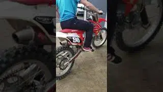 CRF 250 com escapamento Belparts