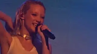 Chloe Moriondo - catch / Cdbaby˂​3, Bitterzoet Amsterdam 13-09-2025