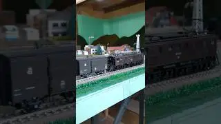 [HO]EF15が牽く長大貨物列車