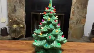 Atlantic Mold Musical Christas Tree playing, &ldquo;White Christmas&rdquo;