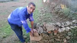 Haciendo una pared. El Perigallo. Oliva de la Frontera