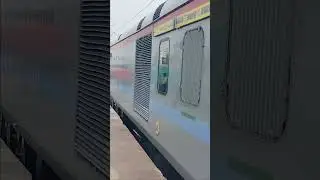 Train 12756 Kakinada Port Superfast Express arriving in secunderabad railway station