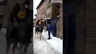 Amazon products delivery boy opts for Horse delivery in srinagar Kashmir due to lack of road clear